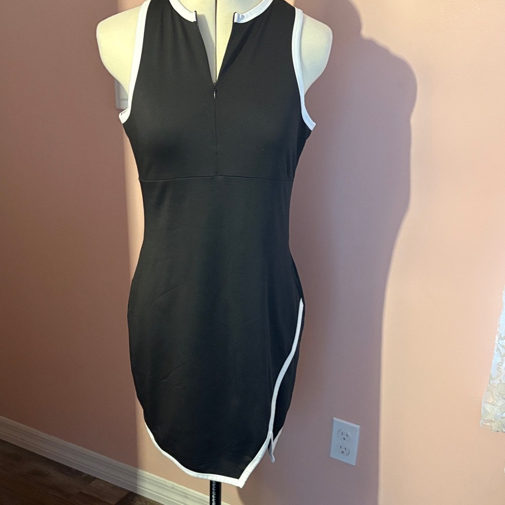 Belyn Key Black and White Sleeveless Midi Dress